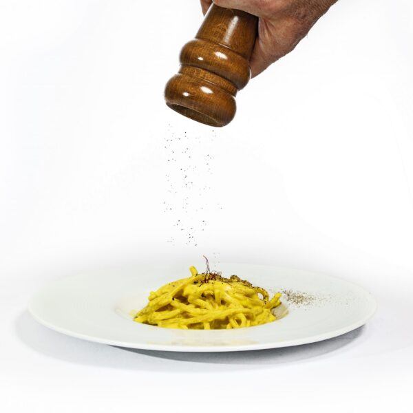 Strangozzi allo zafferano con ricotta salata e zafferano
